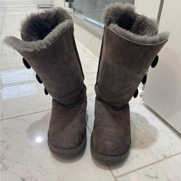 UGG Bailey Button Triplet II Boot - Picture 12 of 12